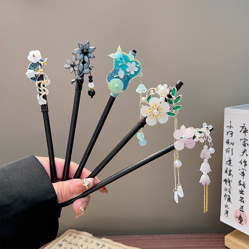 Pearl Hair Pin - Épingle à cheveux classique à pompon